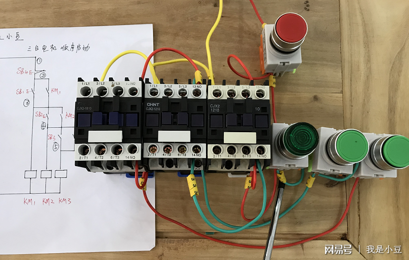 电工知识:三台电动机顺序启动,接线技巧,工作原理,全网首发