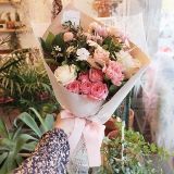 美好生活鲜花点缀