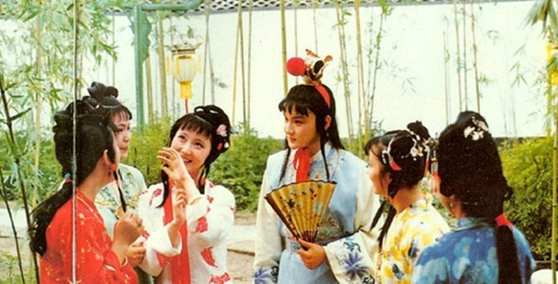 经典老版红楼梦幕后珍贵照片:薛宝钗美如画,林