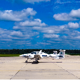 小陈想要买飞机