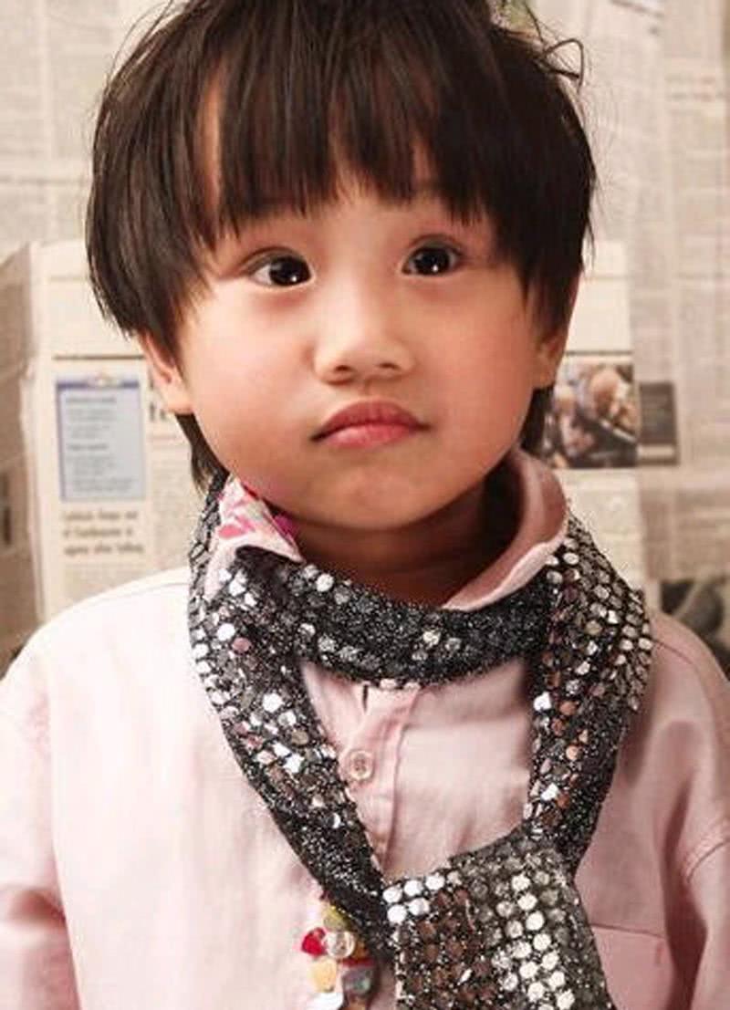 当年小小彬的爸爸在台湾苦情戏《星星知我心》当中的角色叫做小彬彬