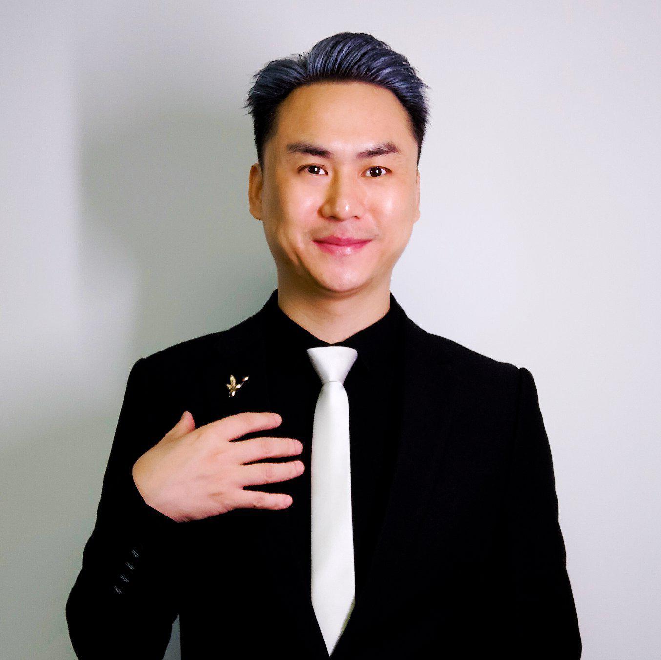 主持人创作歌手华伦