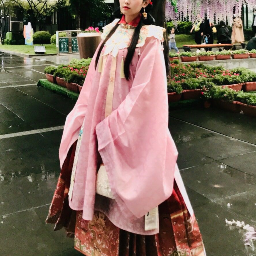 做绒花的子琴姐姐