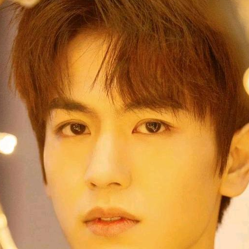 爱追剧的大小眼