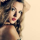 时尚又有韵味的姑娘