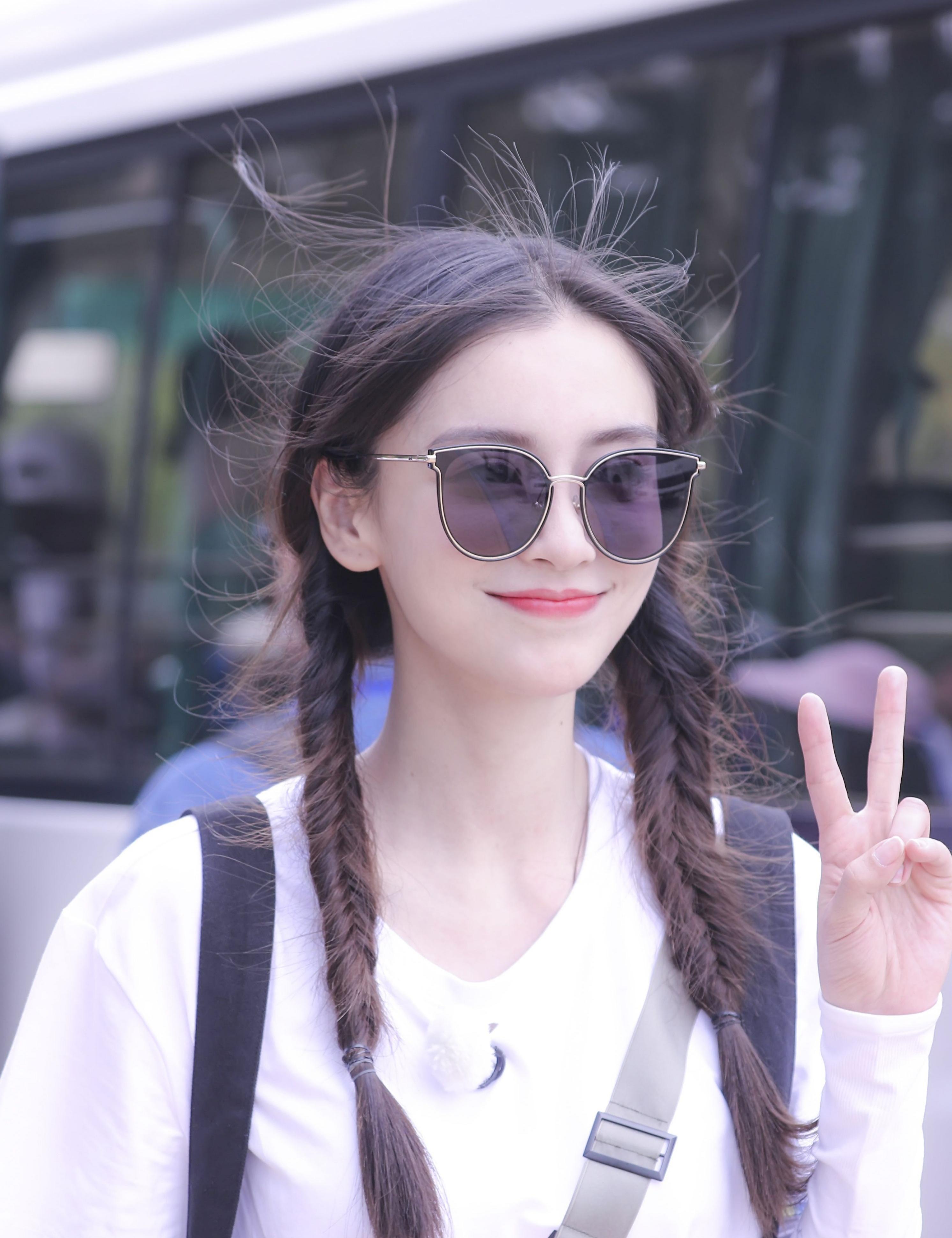 baby扎鱼骨辫录跑男甜美又俏皮,合照曝光比宋雨琦都还少女