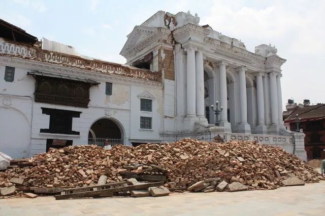 巴西國家博物館失火,建築與無數藏品付之一炬; 2015年4月,尼泊爾8