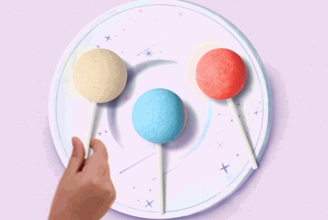 比如《这是月球》中,用主角白泽偷吃棒棒糖引出.