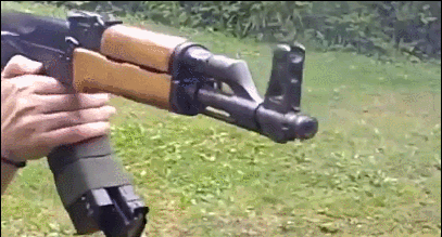 中国新步枪子弹容量远超30发?旋风ak能装120发!