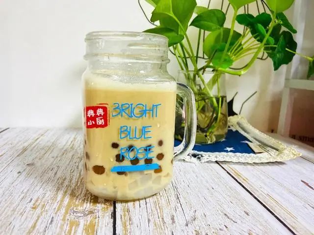 自己做奶茶的成本 a9efaf81j00qeo94i001kd200hs00dcg00hs00dc.jpg