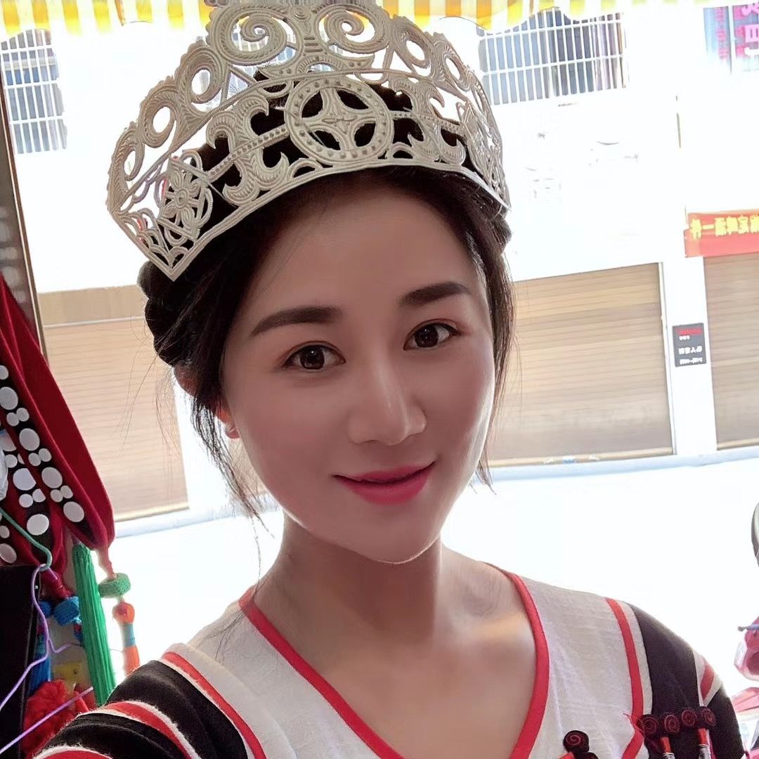 网易视频-实拍大凉山彝族集市,彝族姑娘们都带一个高帽子,有啥寓意吗?