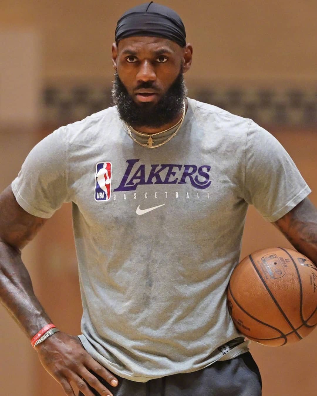 詹姆斯必须夺冠的3个原因美媒说出实情打破乔丹的伟大