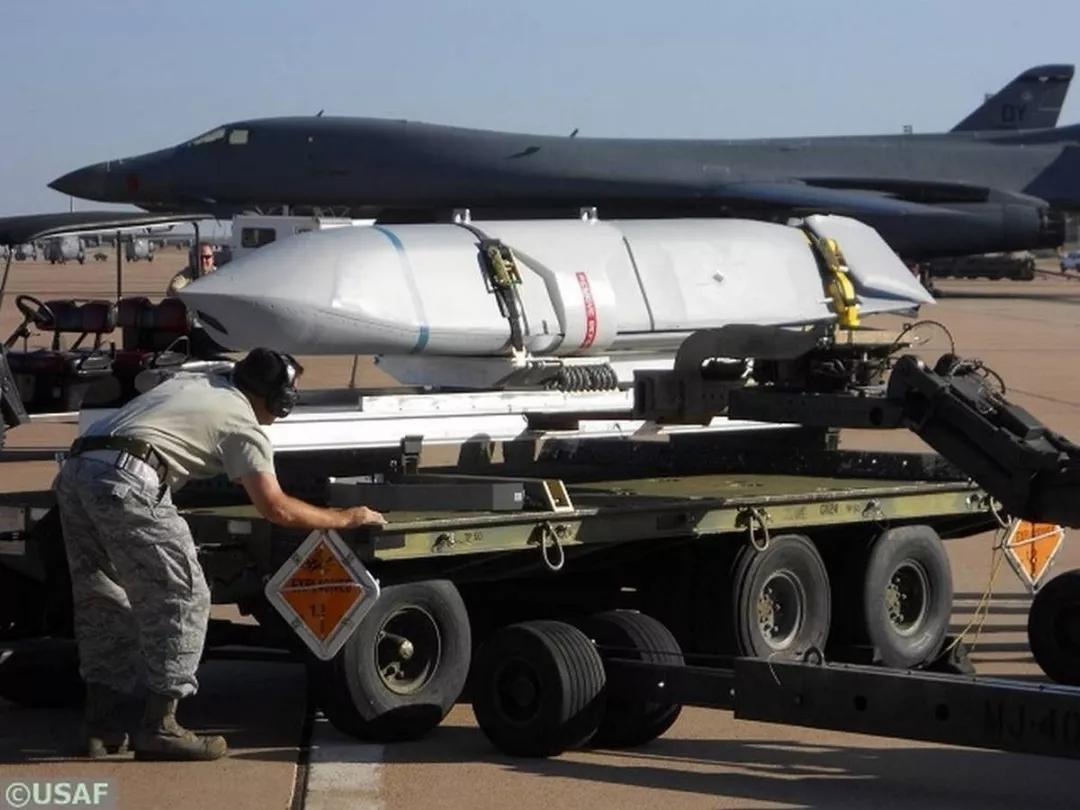 美军b-1b新设计可携带36枚反舰导弹,会给中国造成什么威胁