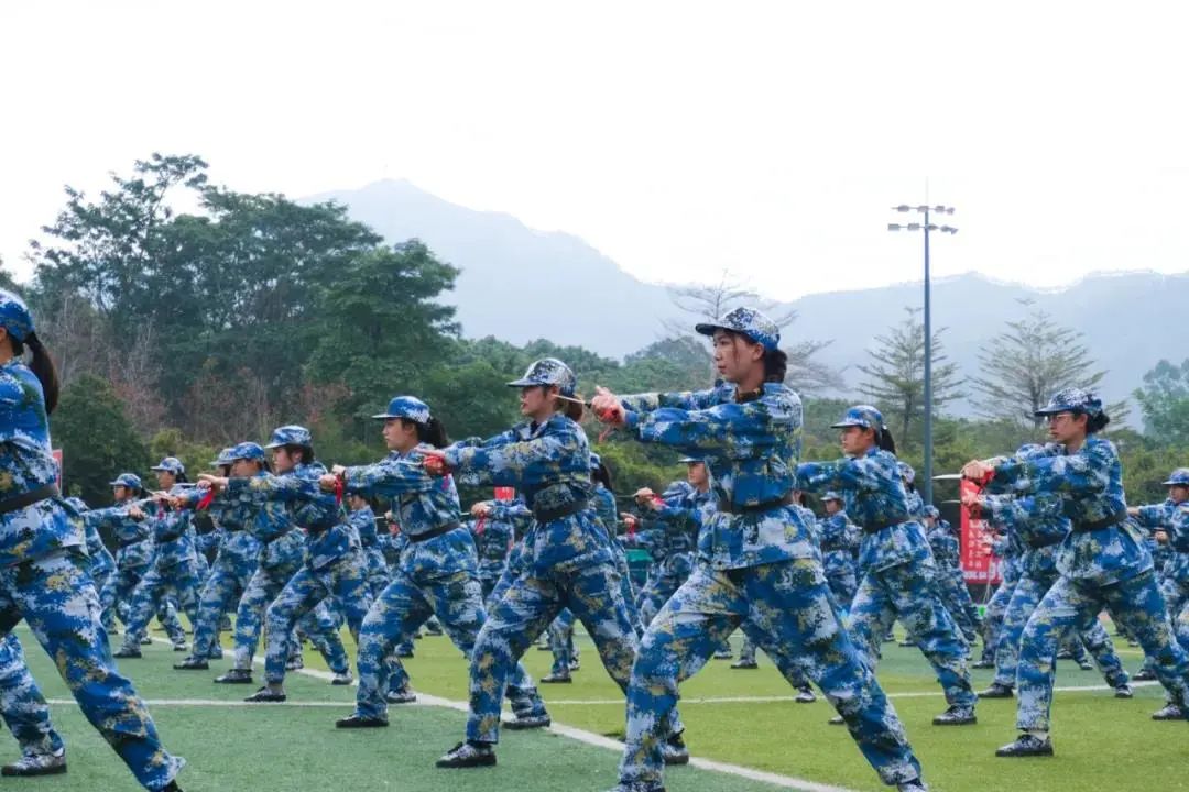 北京师范大学珠海园区举行2020级本科生军训结训仪式暨总结表彰大会