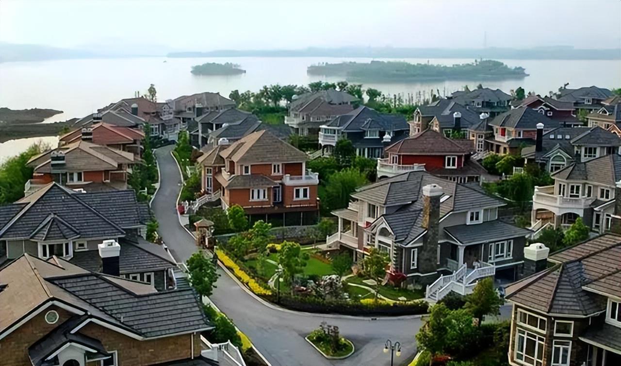 张艺谋无锡豪宅贱卖疑似岳父母跟随去北京别墅曾投资乐视失利