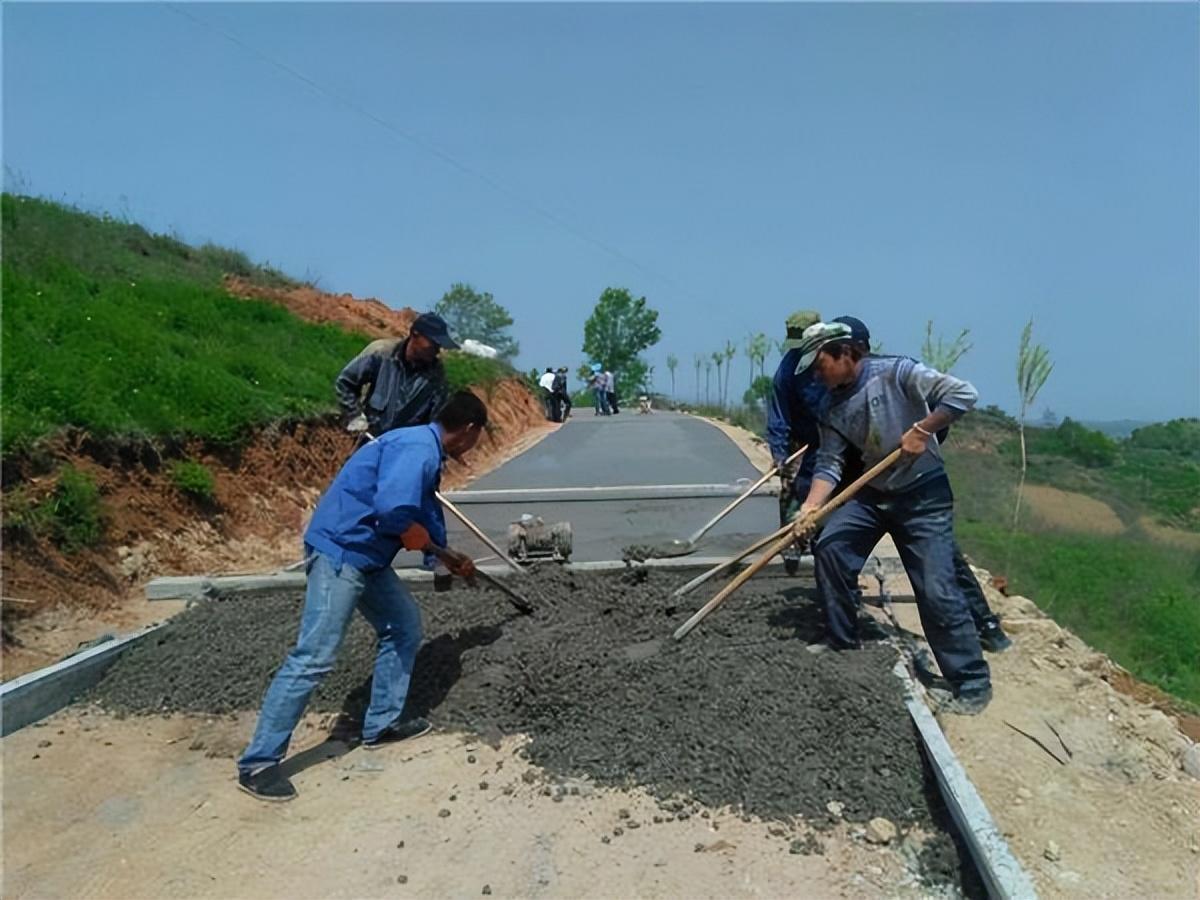 中国什么时候有水泥路的 a871c181j00sbs5o00039d000xc00p0m.jpg