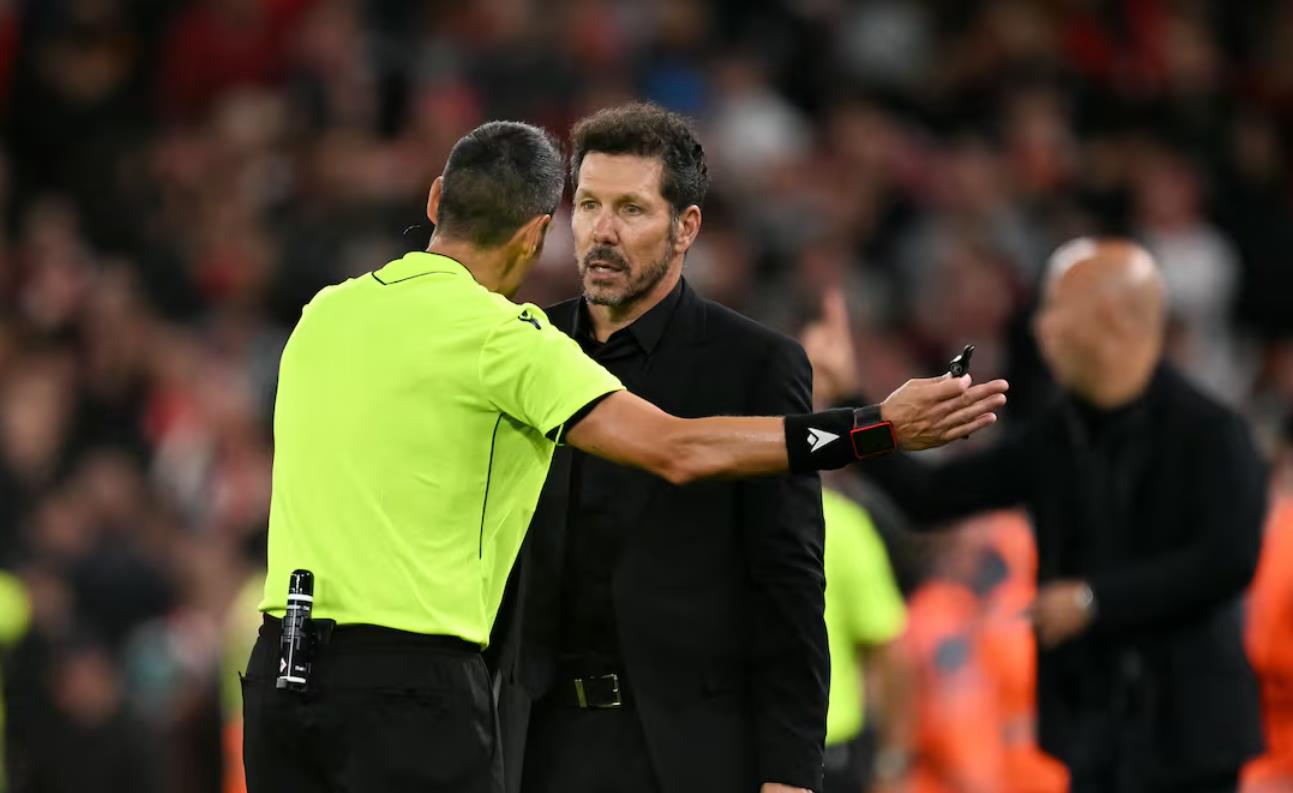 针对欧冠中发生的事件，欧足联宣布对西蒙尼和利物浦展开调查