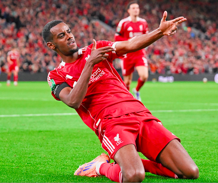 轮换11人！利物浦仍2-1晋级 伊萨克处子球 埃基蒂克破门庆祝染红