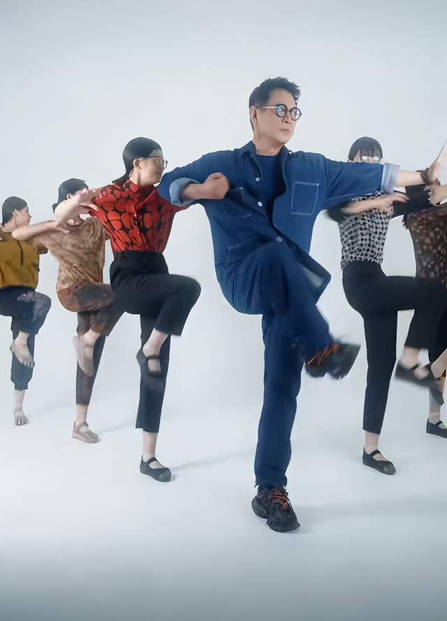 脱光上衣游泳！李连杰“换心”真相大白，向太曝更多内幕