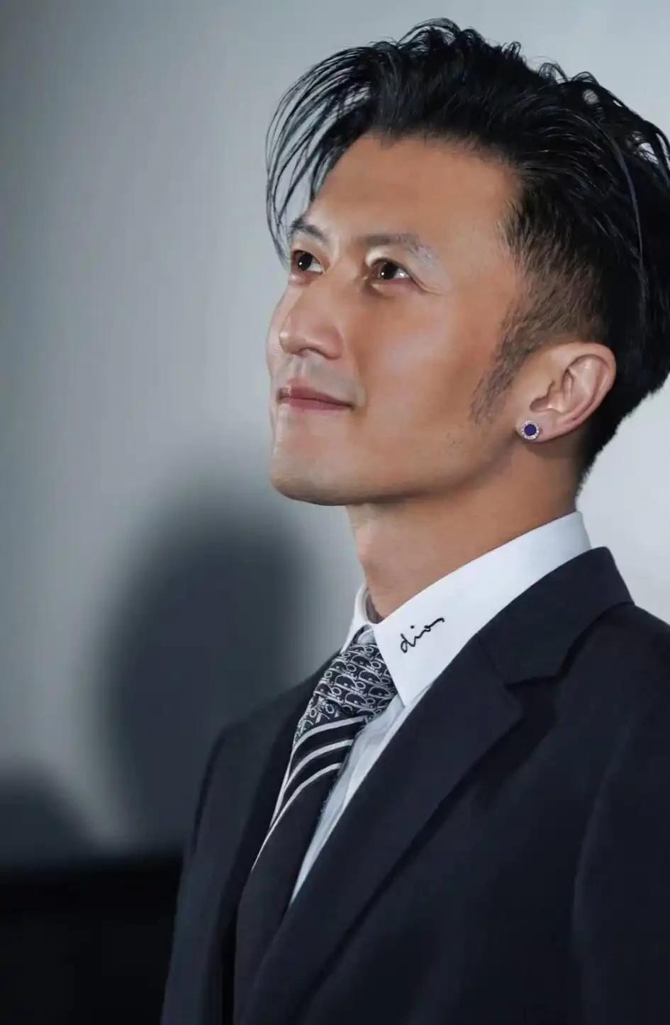 钱花光了人还在！89岁瘫坐轮椅的谢贤，给想改遗嘱的向太提了个醒