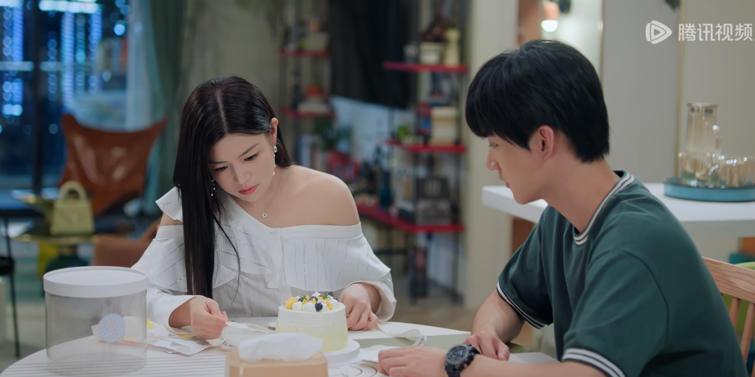 离婚甩渣男,禁忌姐弟恋,陈妍希吃得太好了!