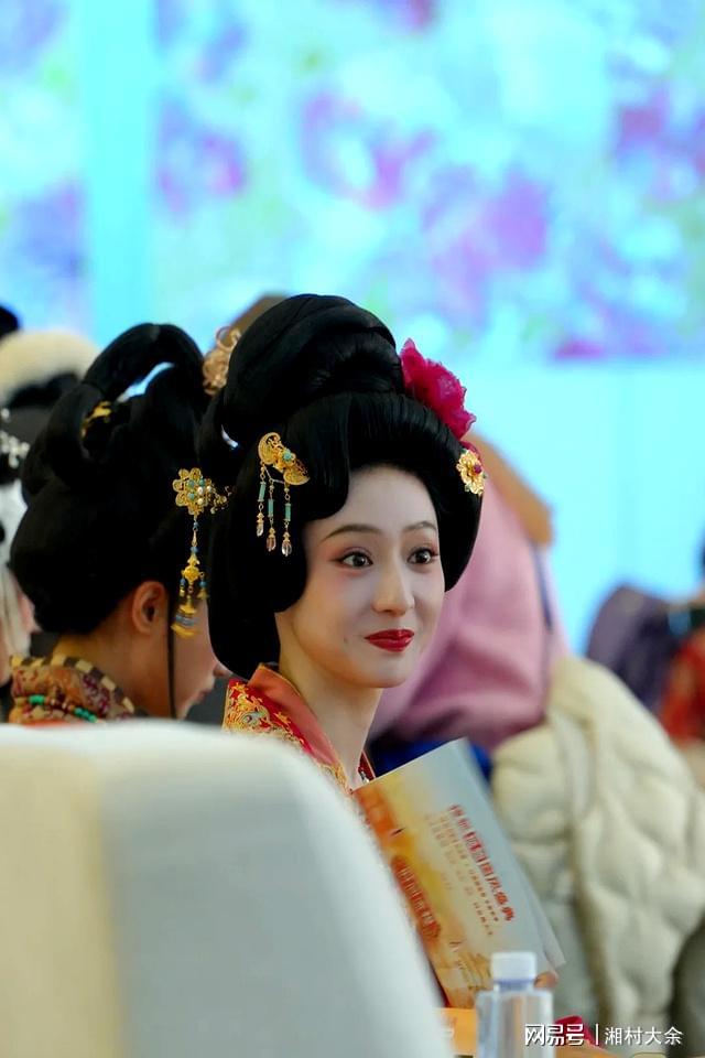 国风盛典:40岁王丽坤秒了29岁张雅欣!不要怀疑能演早期女主的脸