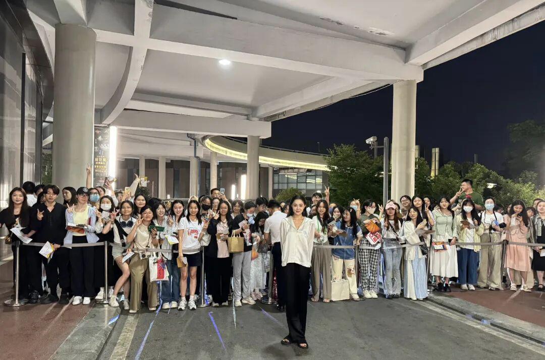 华宵一 VS 花三三:由一辆劳斯莱斯引起的婚恋大宫斗