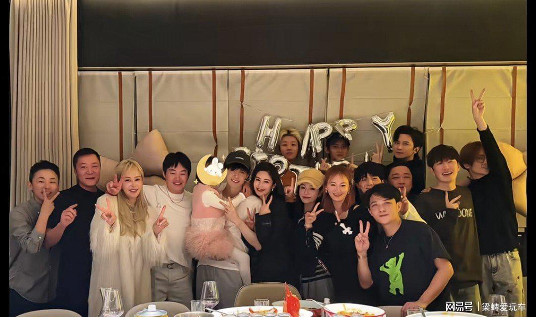 颖儿过生日,付辛博抱着7岁女儿好帅,梅婷送花,陈妍希也来了