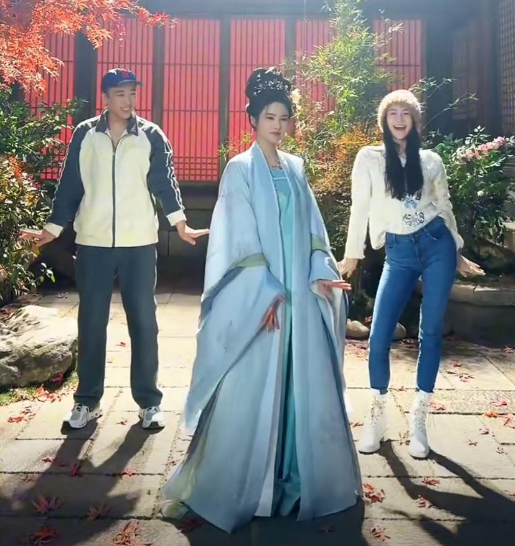 收手吧于正,和小15岁85花顶流演情侣,二人同框合照太辣眼睛