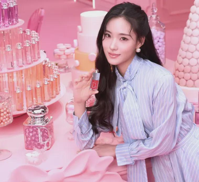 小S二女儿遭群嘲,自宣迪奥合作没被品牌认领,才18岁翻车好几次