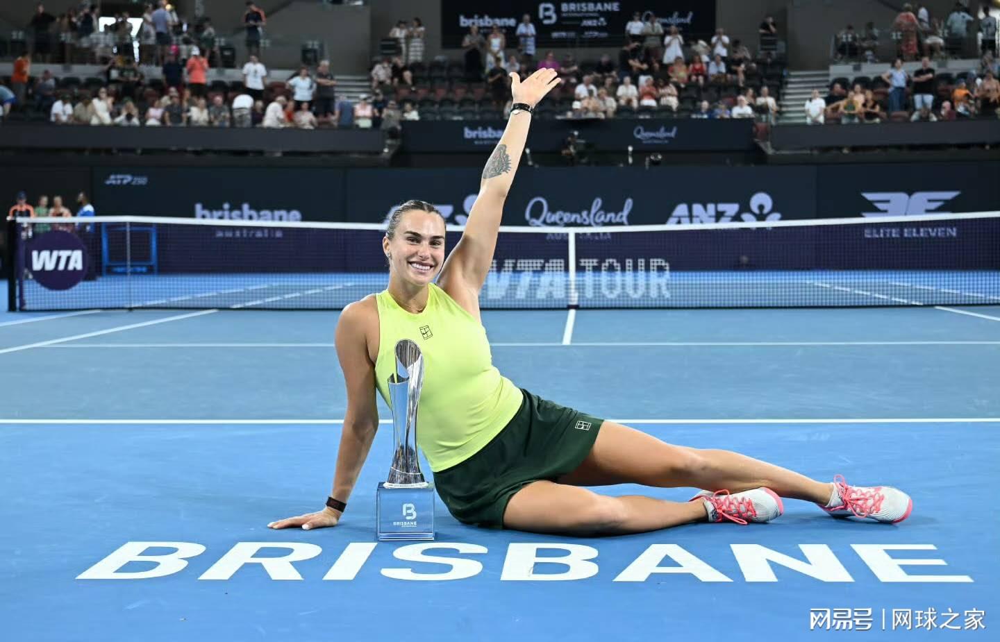 只字不提萨巴！科斯秋克颁奖典礼谈祖国现状，摩托娃辟谣自己怀孕