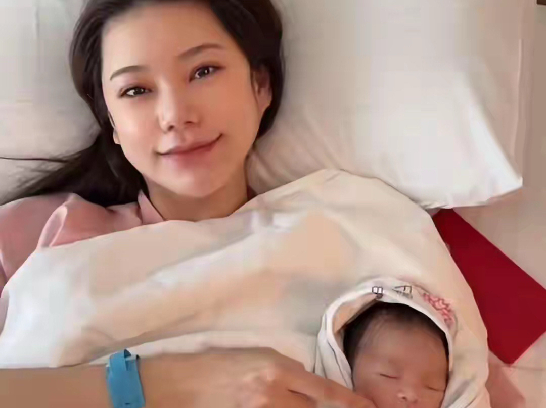 汪小菲也没想到，三儿子“小七宝”出生才3天，就开始为全家长脸