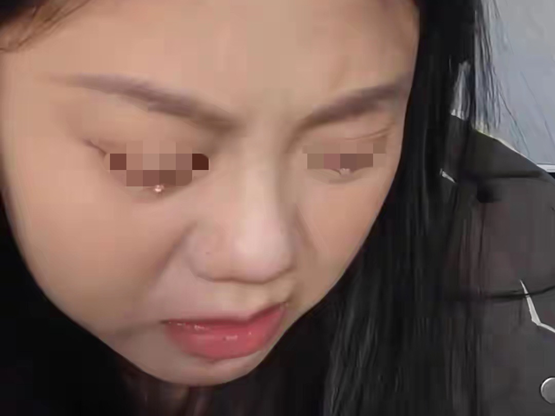 女生高考结束后哭诉，抱怨父母拿不出5万块去旅游，网友回怼：你以后月薪6000能拿5000给爸妈吗？