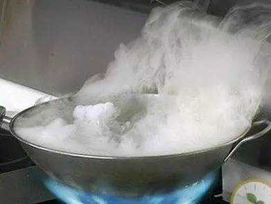 这5个炒菜习惯或给健康带来隐患,为了家人,建议改掉!