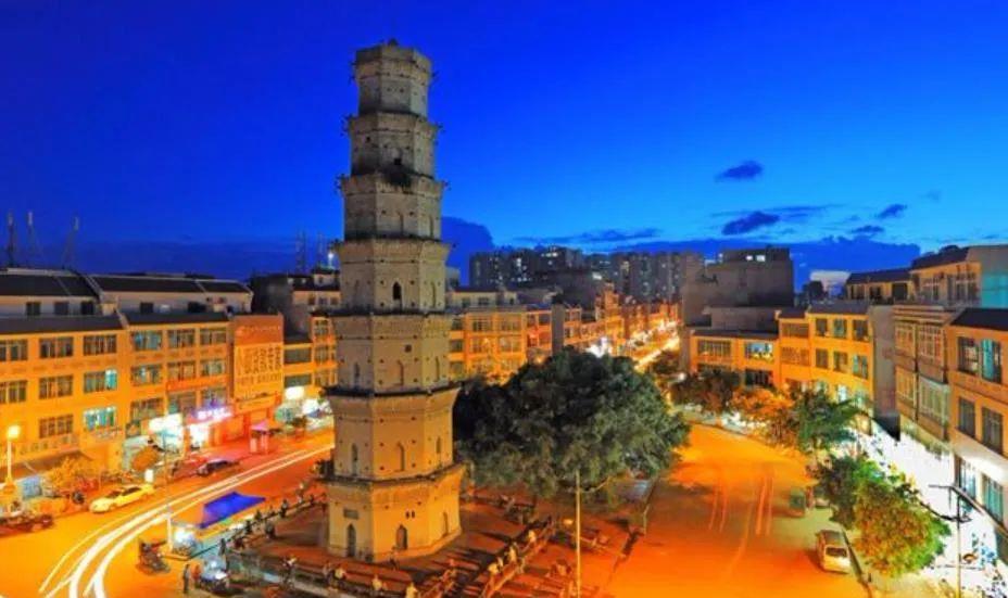 湛江徐闻这座300多年的古塔,耗资近3亿贯钱,藏在城中心的古树旁