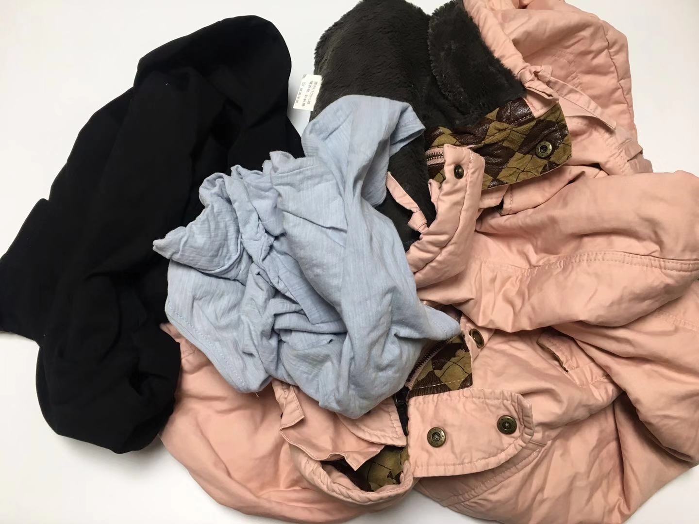 家里衣服太多衣柜放不下?教你一个叠衣服窍门,衣柜能省不少空间