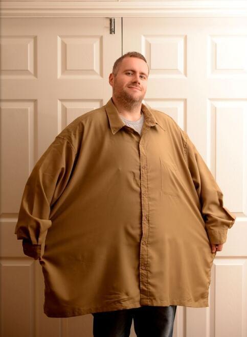 男子体重430斤,胖到生活不能自理,长达20年没有洗过澡